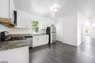 11 Carlton St, East Orange, NJ 07017 - Photo 12