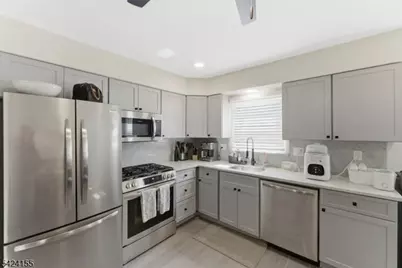 425 Midland Ave, Pompton Lakes, NJ 07442 - Photo 12