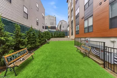 649 38th St, Union City, NJ 07087 - Photo 32