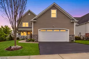 2 Bluffs Ct, Hamburg, NJ 07419 - Photo 2