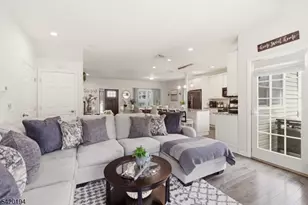 2 Bluffs Ct, Hamburg, NJ 07419 - Photo 6