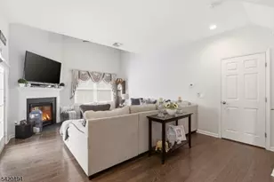 2 Bluffs Ct, Hamburg, NJ 07419 - Photo 8