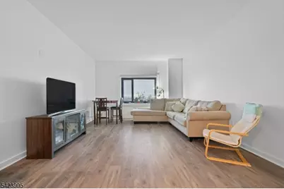 1 Carriage City Plz #1211, Rahway, NJ 07065 - Photo 6