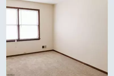 125 Alcorne St, Franklin Township, NJ 08873 - Photo 8