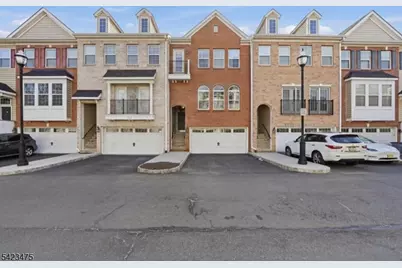 41 Creekside Ct, Secaucus, NJ 07094 - Photo 1