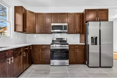 562 Tremont Ave, Orange, NJ 07050 - Photo 4