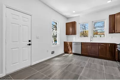 562 Tremont Ave, Orange, NJ 07050 - Photo 10