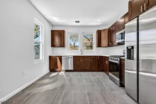 562 Tremont Ave, Orange, NJ 07050 - Photo 14