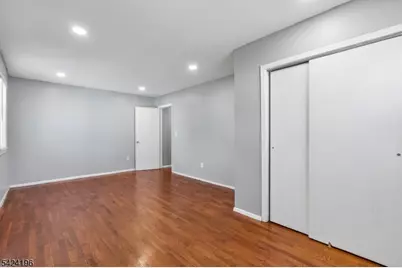 577 Berlant Ave, Roselle, NJ 07203 - Photo 8