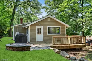 210 Nariticong Ave, Hopatcong, NJ 07843 - Photo 18