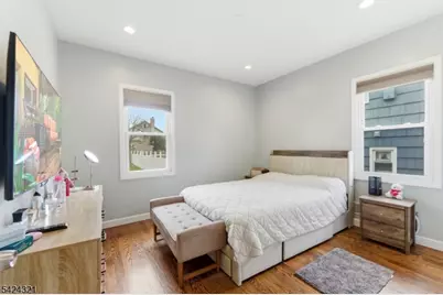 554 Kingsland Ave, Lyndhurst Township, NJ 07071 - Photo 10