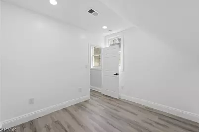 31 Saint Moritz Pl, Wayne, NJ 07470 - Photo 26