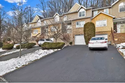 48 Edgefield Dr, Parsippany, NJ 07950 - Photo 2