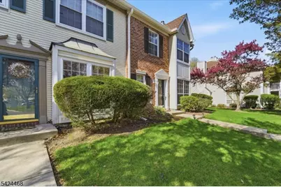 63 Amberly Ct, Franklin Township, NJ 08823 - Photo 2