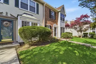 63 Amberly Ct, Franklin Township, NJ 08823 - Photo 2