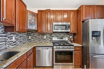 424 Hartford Dr, Nutley, NJ 07110 - Photo 16