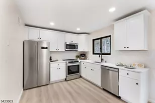 11196 Dell Pl, Stanhope, NJ 07874 - Photo 8