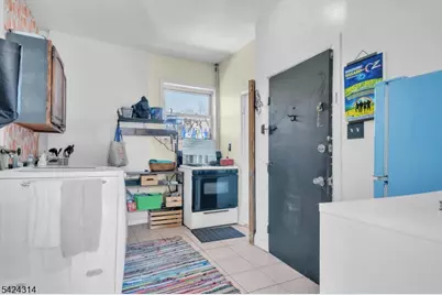 61 Victoria Ave, Newark, NJ 07104 - Photo 12