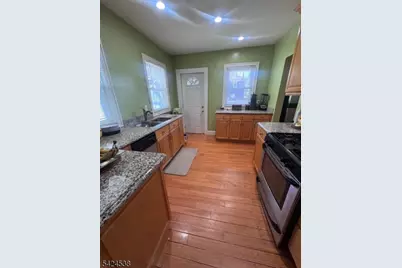38 Emerson St, East Orange, NJ 07018 - Photo 8