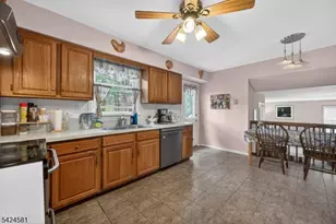 7 Chicopee Dr, Wayne Twp., NJ 07470 - Photo 10