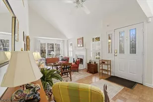 33 Eton Ct, Bedminster Township, NJ 07921 - Photo 4