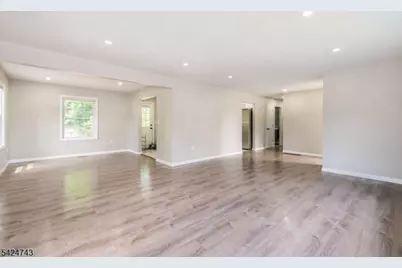 8 Wilcox Ave, Wharton, NJ 07885 - Photo 4