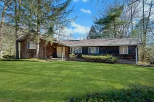 24 Deerhaven Ln, Jefferson Township, NJ 07435 - Photo 2