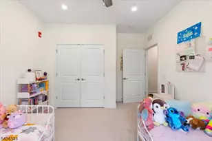 11 Veterans Wy, Morris Plains, NJ 07950 - Photo 12