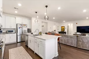 11 Veterans Wy, Morris Plains, NJ 07950 - Photo 8
