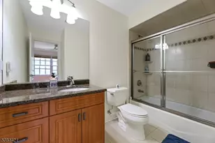 22 Mdw Lk Dr, Mahwah Twp., NJ 07430 - Photo 32