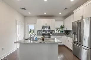 309 Saratoga Ct, Branchburg Township, NJ 08876 - Photo 10