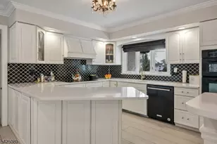28 Glenroy Rd, Fairfield, NJ 07004 - Photo 8