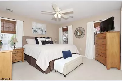 101 Quartz Ln, Paterson, NJ 07501 - Photo 14