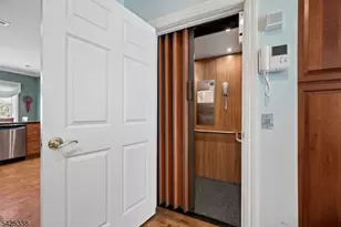 28 Schmidt Cir, Watchung, NJ 07069 - Photo 4