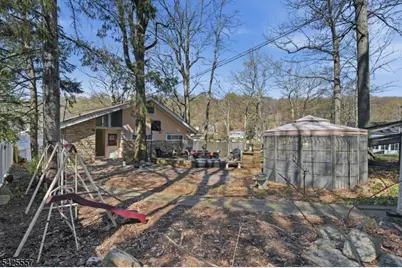 6 Oneida Ave, Hopatcong, NJ 07843 - Photo 10