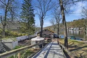 6 Oneida Ave, Hopatcong, NJ 07843 - Photo 2