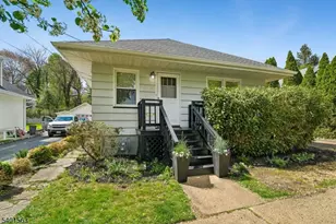 10 Sunnyside Pl, Verona, NJ 07044 - Photo 1
