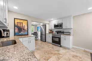 38 Falcon Dr, Mount Olive, NJ 07828 - Photo 8