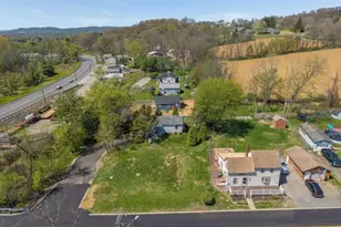 2 Maple Ln, Hampton Boro, NJ 08827 - Photo 4
