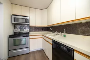 10 N Wood Ave, Linden, NJ 07036 - Photo 8
