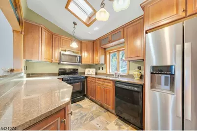 95 Wildwood Rd, Jefferson Township, NJ 07438 - Photo 10