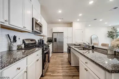 734 Station Rd, Dunellen, NJ 08812 - Photo 8