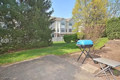 24 Straton Ct, Sayreville Boro, NJ 08859 - Photo 10