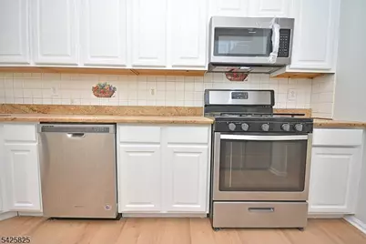 24 Straton Ct, Sayreville Boro, NJ 08859 - Photo 18