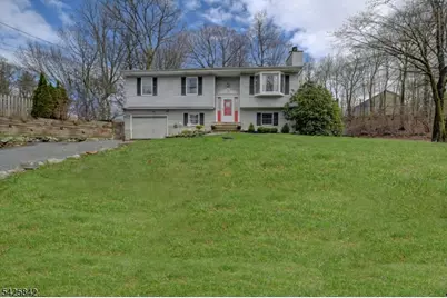 4 Birch Dr E, Vernon, NJ 07422 - Photo 1