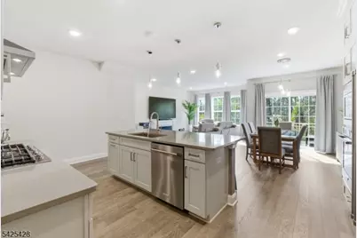 44 Dahlia Dr, Warren Township, NJ 07059 - Photo 8