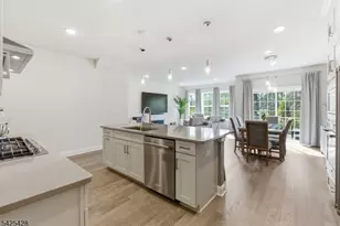44 Dahlia Dr, Warren Township, NJ 07059 - Photo 8