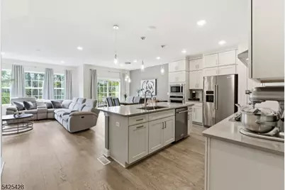44 Dahlia Dr, Warren Township, NJ 07059 - Photo 2