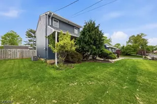 121 W Hill Rd, Woodbridge Township, NJ 07067 - Photo 14