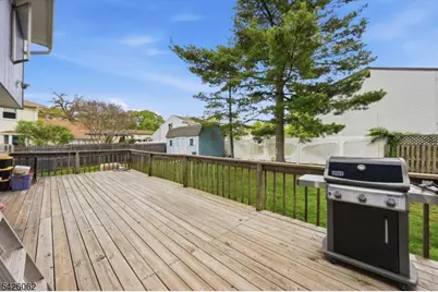 121 W Hill Rd, Woodbridge Township, NJ 07067 - Photo 14